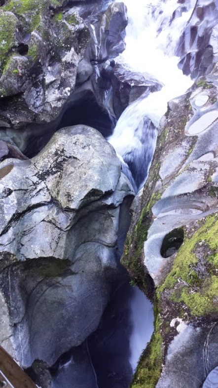 chasm-creek-and-holey-rock