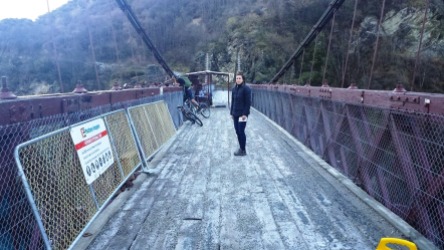 E scared on bridge